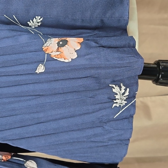 Vince navy blue Tossed Poppy 3/4 sleeve pleated blouse, size XXS - Picture 5 of 13